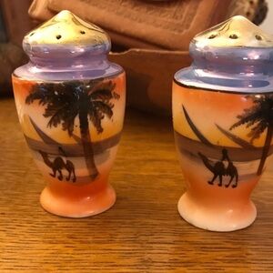 VTG Lusterware salt & pepper shakers